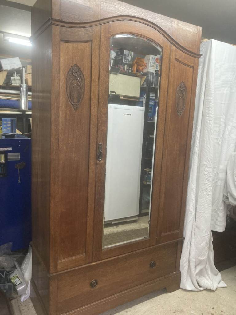 Beautiful Vintage/Antique Oak wardrobe