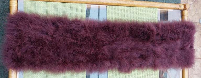 Ladies' genuine feather stole, burgundy,