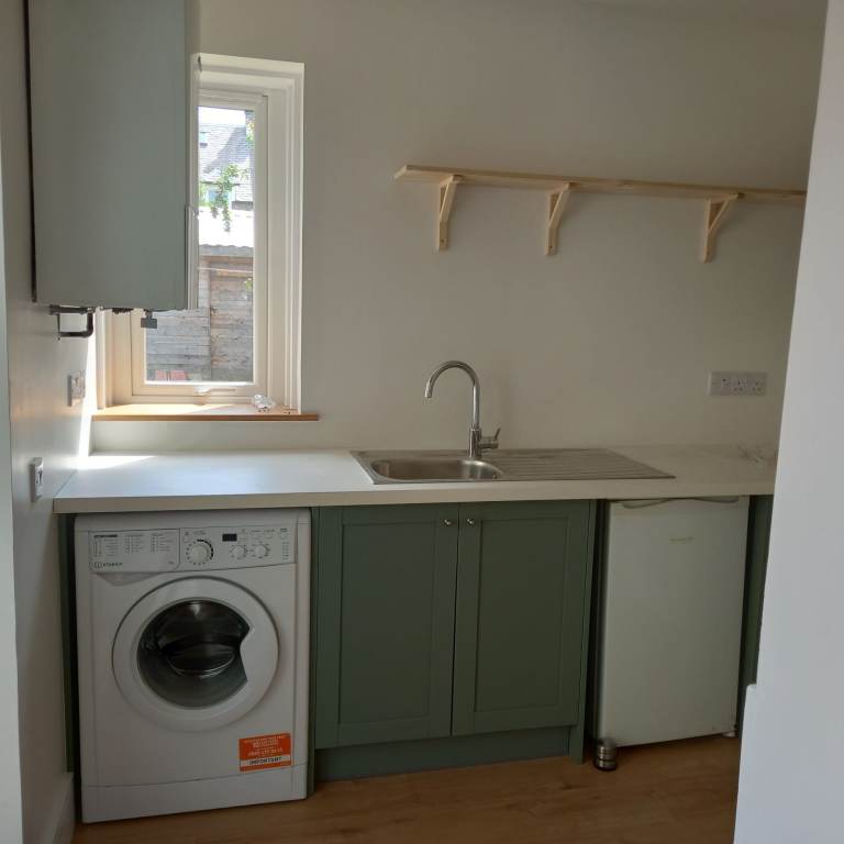 TO LET–Victorian 2 bedroom furnished ground floor flat, 15 minute walk from Inverness town cntr