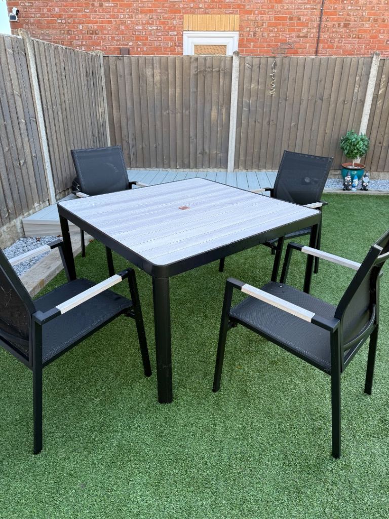 Garden Patio Table and 4 Chairs Set – Good Condition