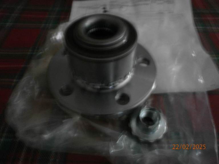 NEW FABIA 2000-2015 1.6 Automatic FRONT WHEEL HUB AND BEARING