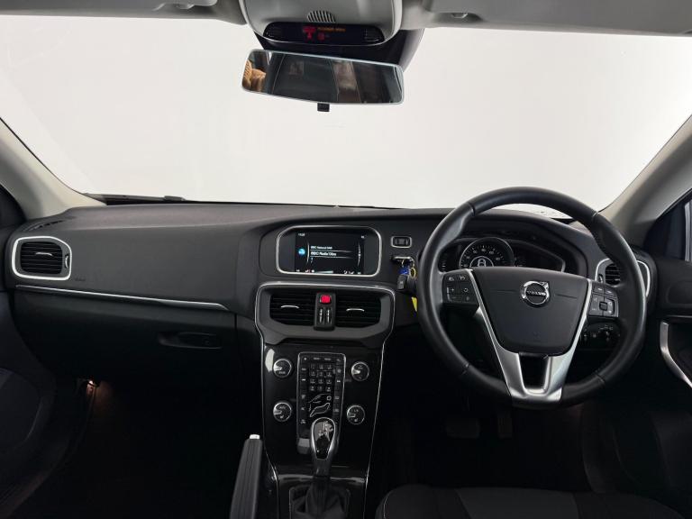 2016 Volvo V40 D2 [120] Momentum Nav Plus 5dr Geartronic HATCHBACK DIESEL Automatic