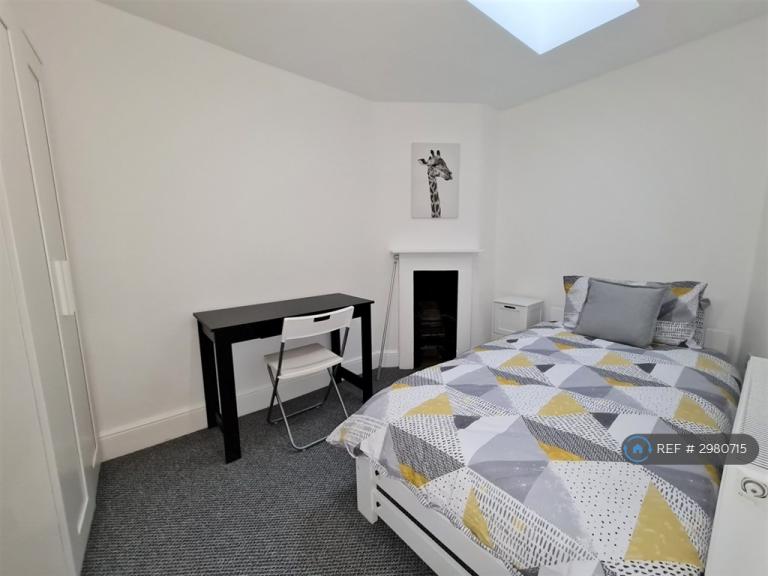 1 bedroom in High Street, Cheltenham, GL50 (#2980715)