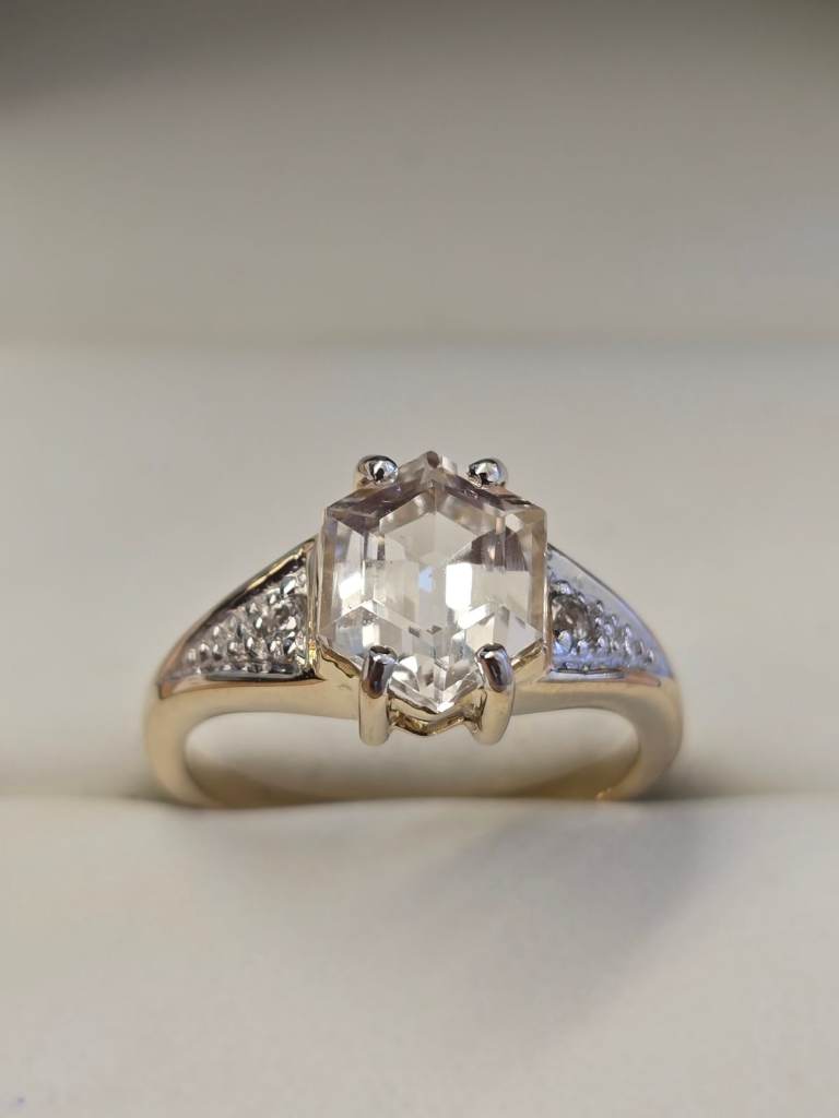 9CT GOLD LARGE CLEAR TOPAZ DRESS RING