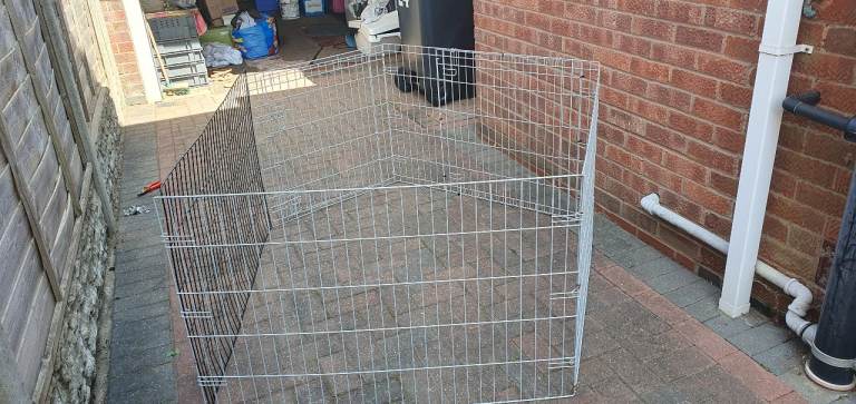 Dog cages and pens 