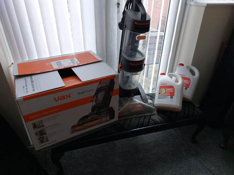 VAX DUAL POWER CARPET CLEANER (INC 2 BOTTLES RUG DOCTOR CLEANER SOLUTION)