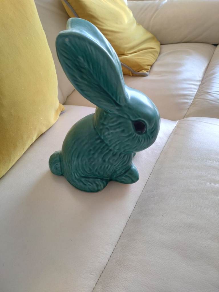 Large Sylvac green hare number 1028