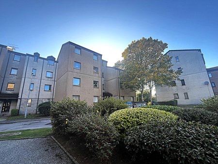 Modern 2 bedroom flat at Bridge of Dee