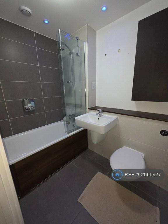 2 bedroom flat in Alencon Link, Basingstoke, RG21 (2 bed) (#2666977)