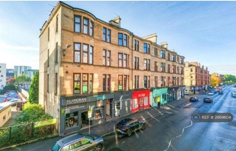 3 bedroom flat in Dumbarton Road, Glasgow, G11 (3 bed) (#2869604)