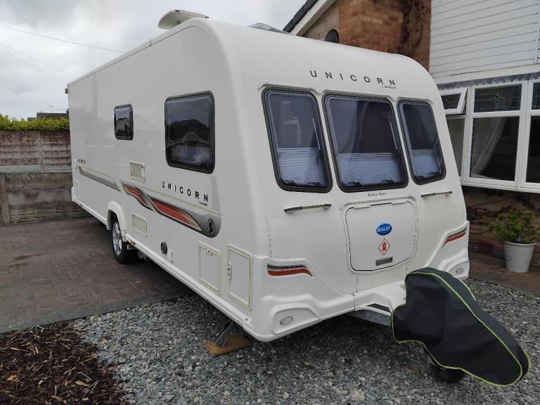 2011 Bailey Unicorn Valencia, Fixed Bed, End Washroom, Motor Mover, Awnings
