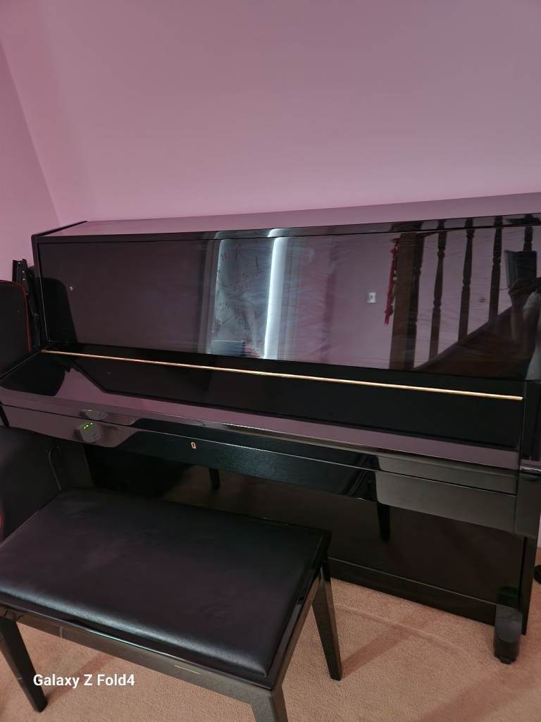 Steinhoff UP108D1 upright piano in excellent condition