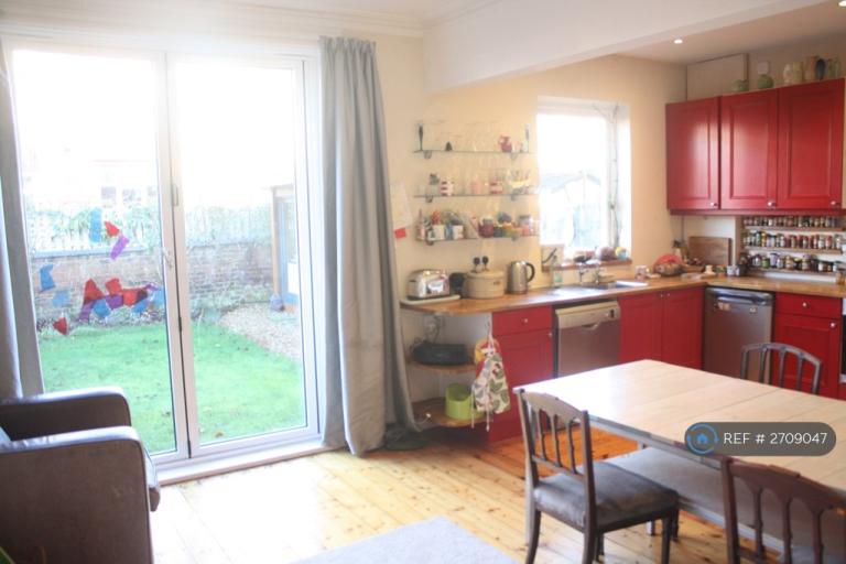 4 bedroom house in Milwain Road, Manchester, M19 (4 bed) (#2709047)