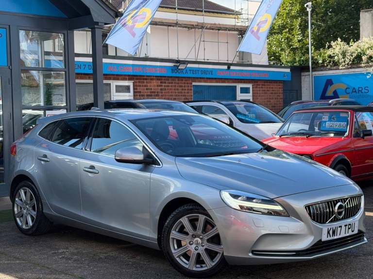 2017 Volvo V40 2.0 D3 Inscription Hatchback 5dr Diesel Auto Euro 6 (s/s) (150 ps) HATCHBACK Diese...