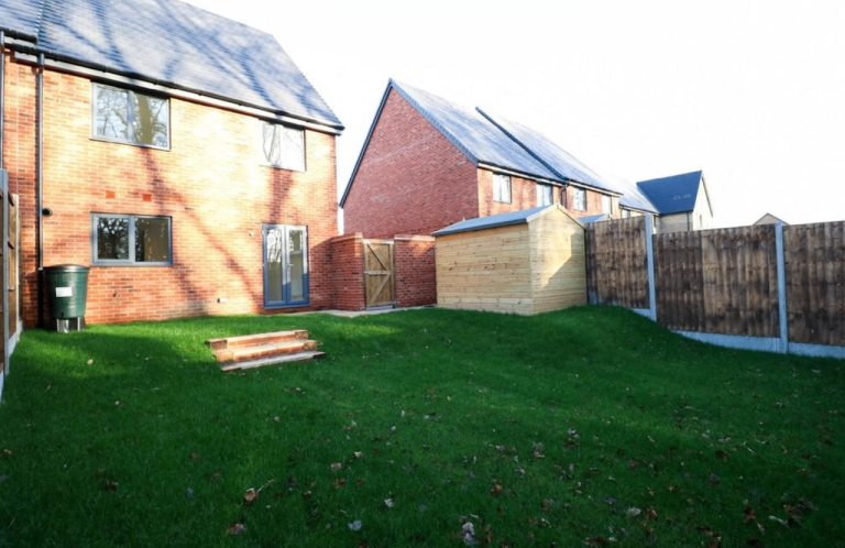 FURNISHED 4 BED SEMI-DETACHED HOUSE | BILLS INCLUDED | AVAILABLE FEB