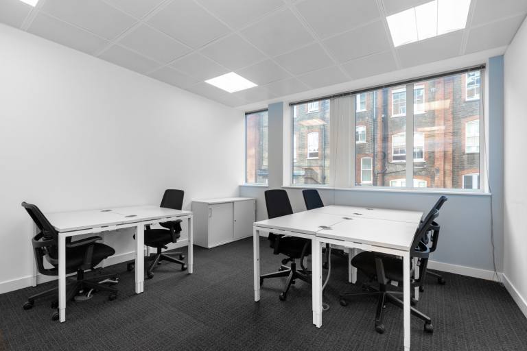 London - W1K 6DJ \ Compact Office for Rent for 1 Person