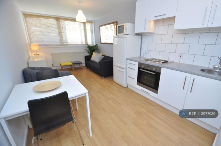 2 bedroom flat in The Triangle, London, EC1V (2 bed) (#2977929)