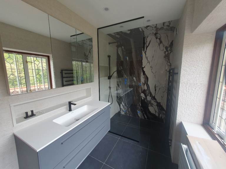 LOCAL BUILDER ON YOUR BUDGET bathroom or kitchen fitted from £2800.00
