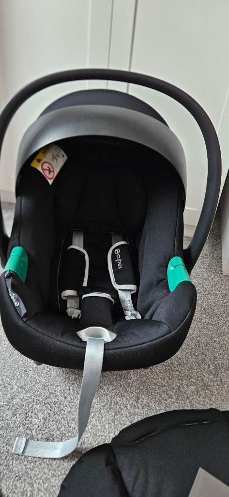 Cybex Aton B2 i-Size Infant Carrier Car Seat with Isofix Base