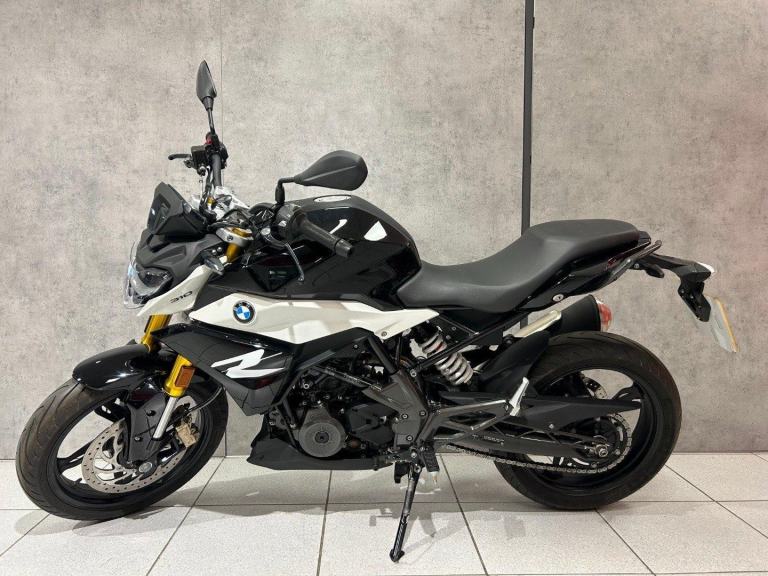2021 BMW G310R - 1360 miles - STUNNING! 