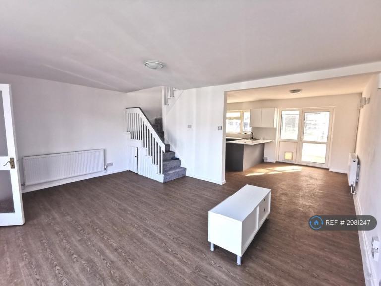 3 bedroom house in Peveril Crescent, Manchester, M21 (3 bed) (#2981247)