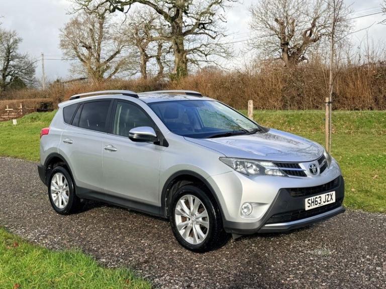 Toyota RAV4 2.2 D-CAT Invincible SUV 5dr Diesel Auto 4WD Euro 5 (150 ps)