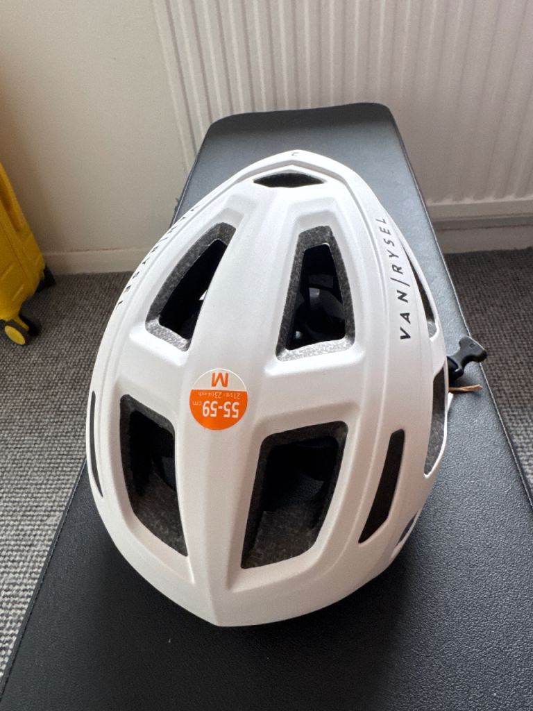(Brand New - Unused) VAN RYSEL Road 500 Bike Helmet M - White