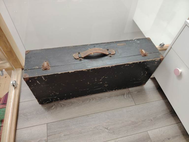 Vintage Wooden Trunk Storage Box Display stand coffee table