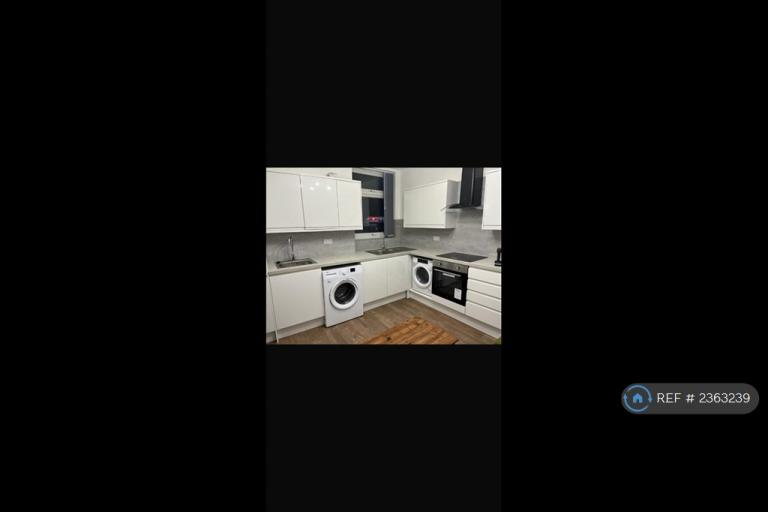 1 bedroom flat in Prestwich, Manchester, M25 (1 bed) (#2363239)