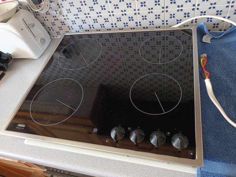 Zanussi Built-in Electric Ceramic Hob with Four Cooking Zones