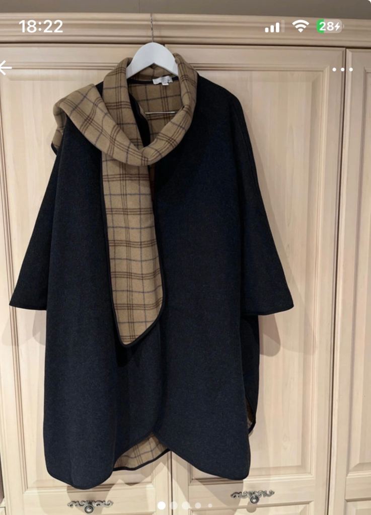 Miss Smith wool cape 