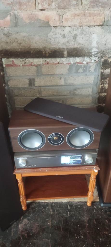 Monitor audio speakers