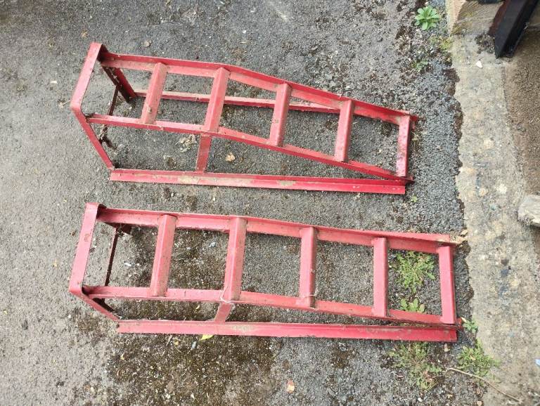 Pair of car ramps