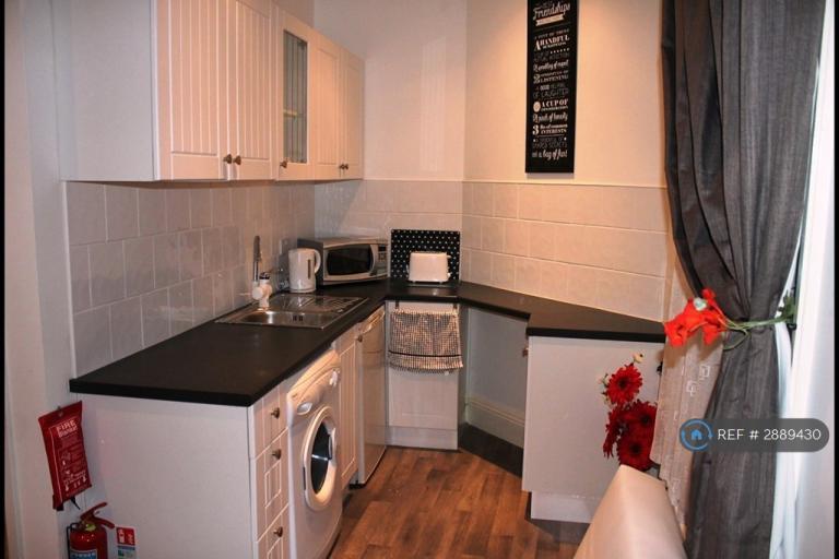 Studio flat in Mill Street, Ilkeston, DE7 (#2889430)