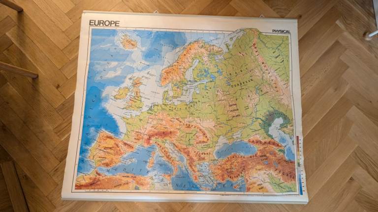 Vintage Europe Political Map – Good Condition 110x90cm