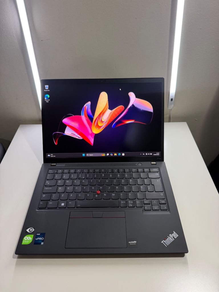Lenovo ThinkPad P14s Gen 3 i7-1270P 16GB RAM 512GB NVMe NVIDIA T550 4GB Win 11 Pro