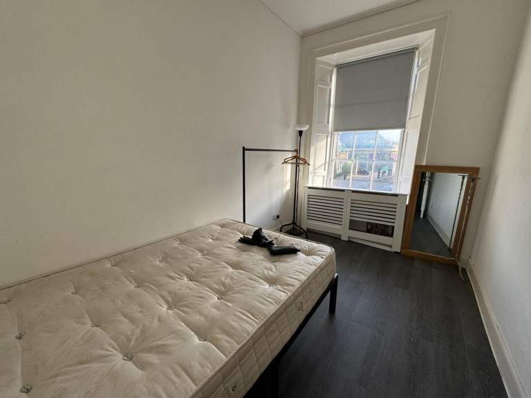 Large room available for rent in leith £650