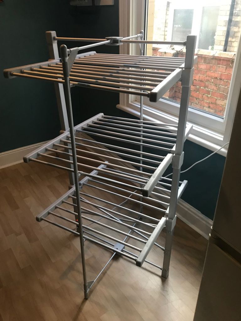 Heated clothes airer