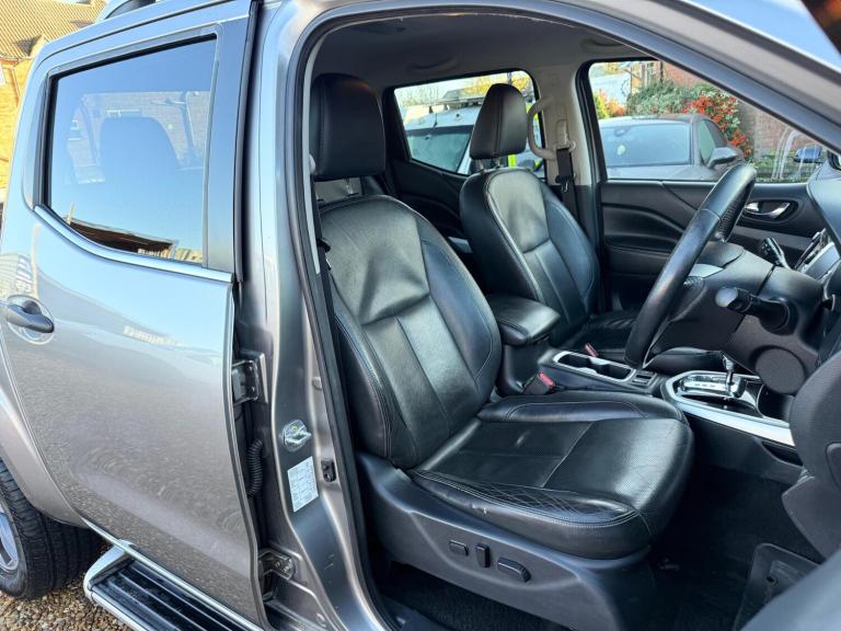 2016 Nissan Navara 2.3 dCi Tekna Auto 4WD Euro 5 4dr PICK UP Diesel Automatic