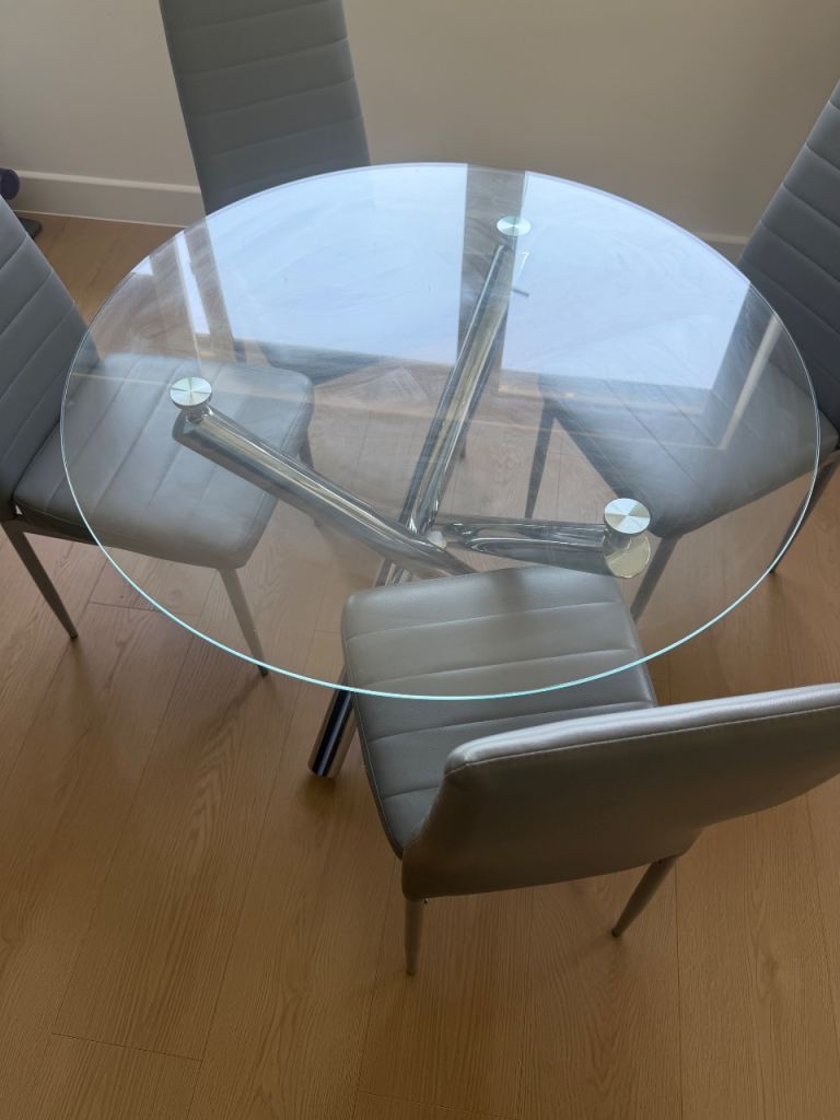 Dining table and chair set