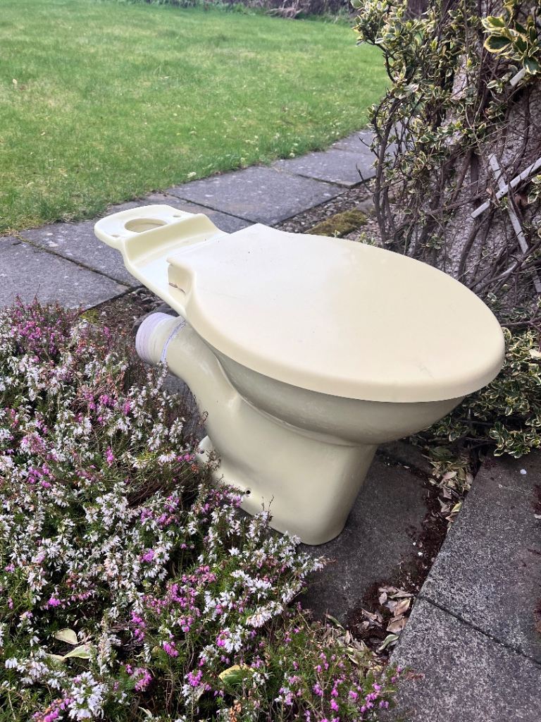 FREE Yellow Toilet and Sink Bathroom Suite