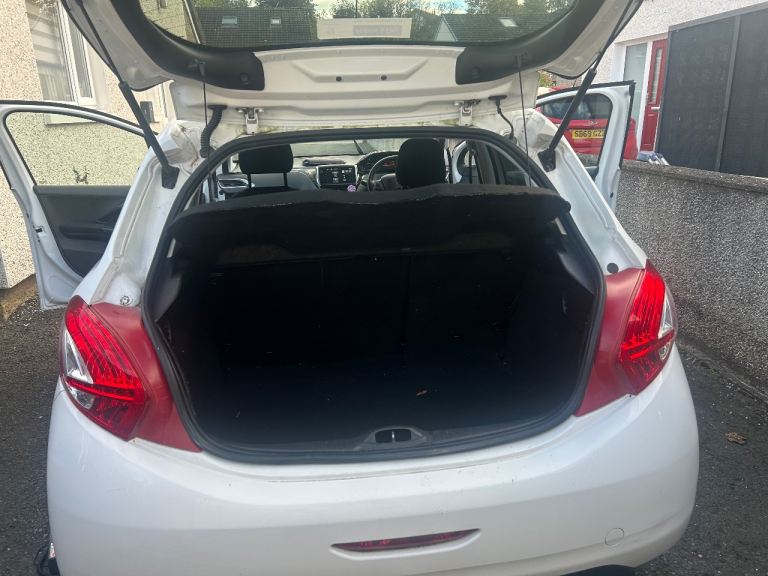 Peugeot, 208, Hatchback, 2015, Manual, 1560 (cc), 5 doors