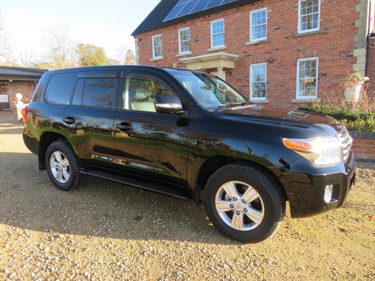 2015 Toyota Land Cruiser Amazon 4.6 AX G V8 PETROL 8 SEATER 4x4 Petrol Automatic