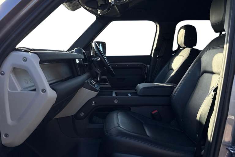 2024 Land Rover Defender 110 3.0 D300 X-Dynamic SE 5dr SUV DIESEL Automatic