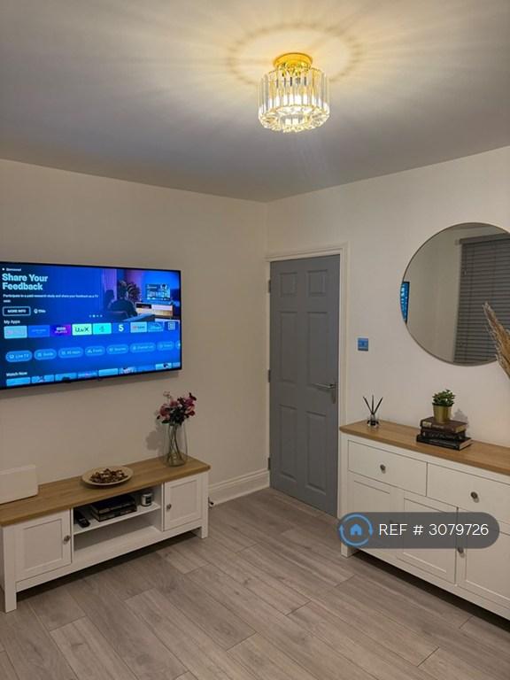 2 bedroom flat in Trafalgar Road, London, SE10 (2 bed) (#3079726)