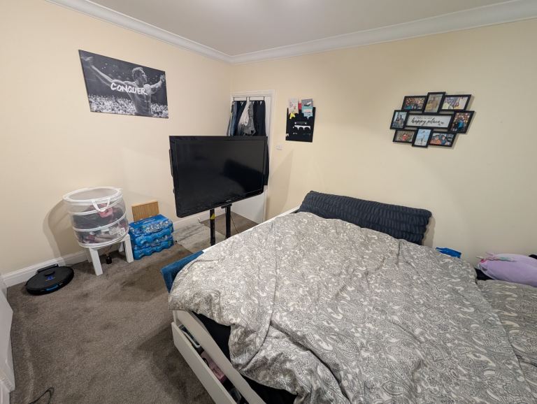 Sharing Room available For A girl