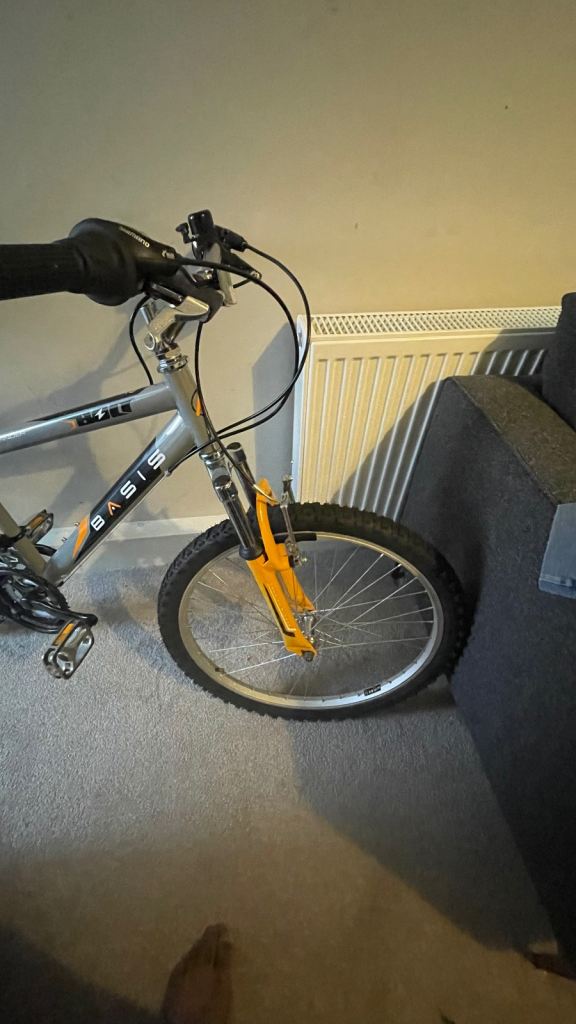 Basis Trackfinder 26” Mountain Bike  with front suspension – Great Condition