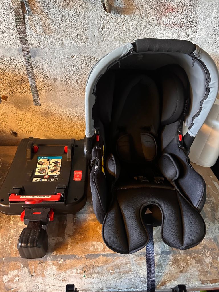 Ickle bubba car seat with Isofix base