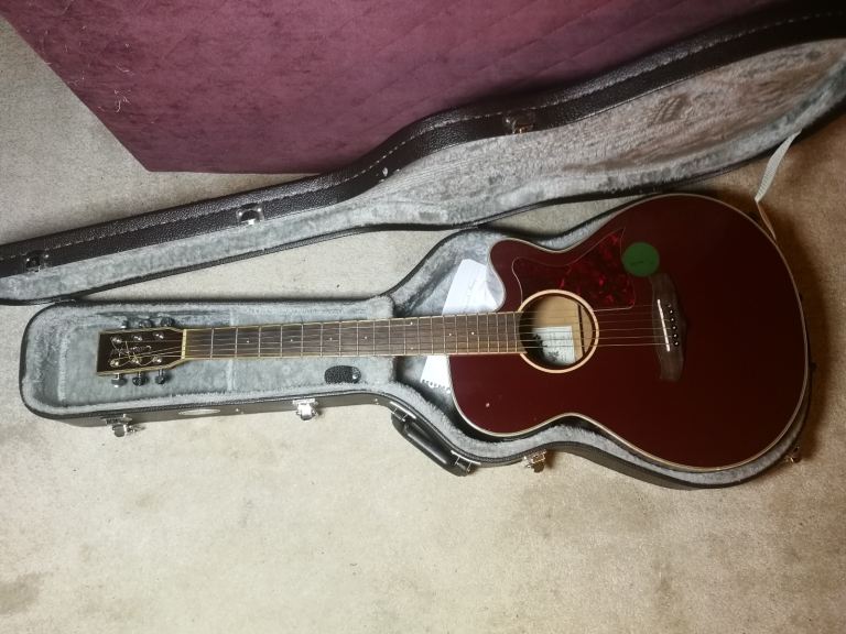 Tanglewood Electro/Acoustic Guitar with Flight Case 