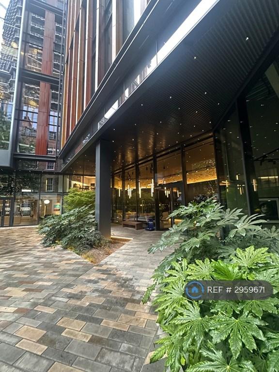 1 bedroom flat in Sun Street, London, EC2A (1 bed) (#2959671)